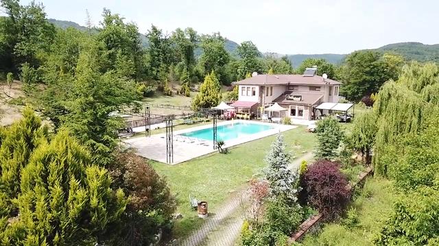 Villa Park havuz başı ve bahçe davet alanı